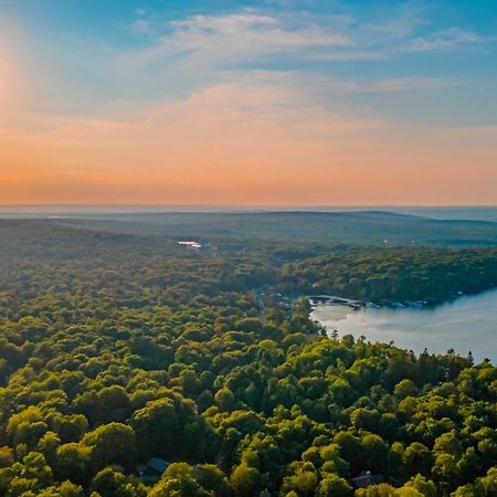 לייק הרמוני Poconos Ski Retreat With Sauna, Hot Tub, And Game Room מראה חיצוני תמונה