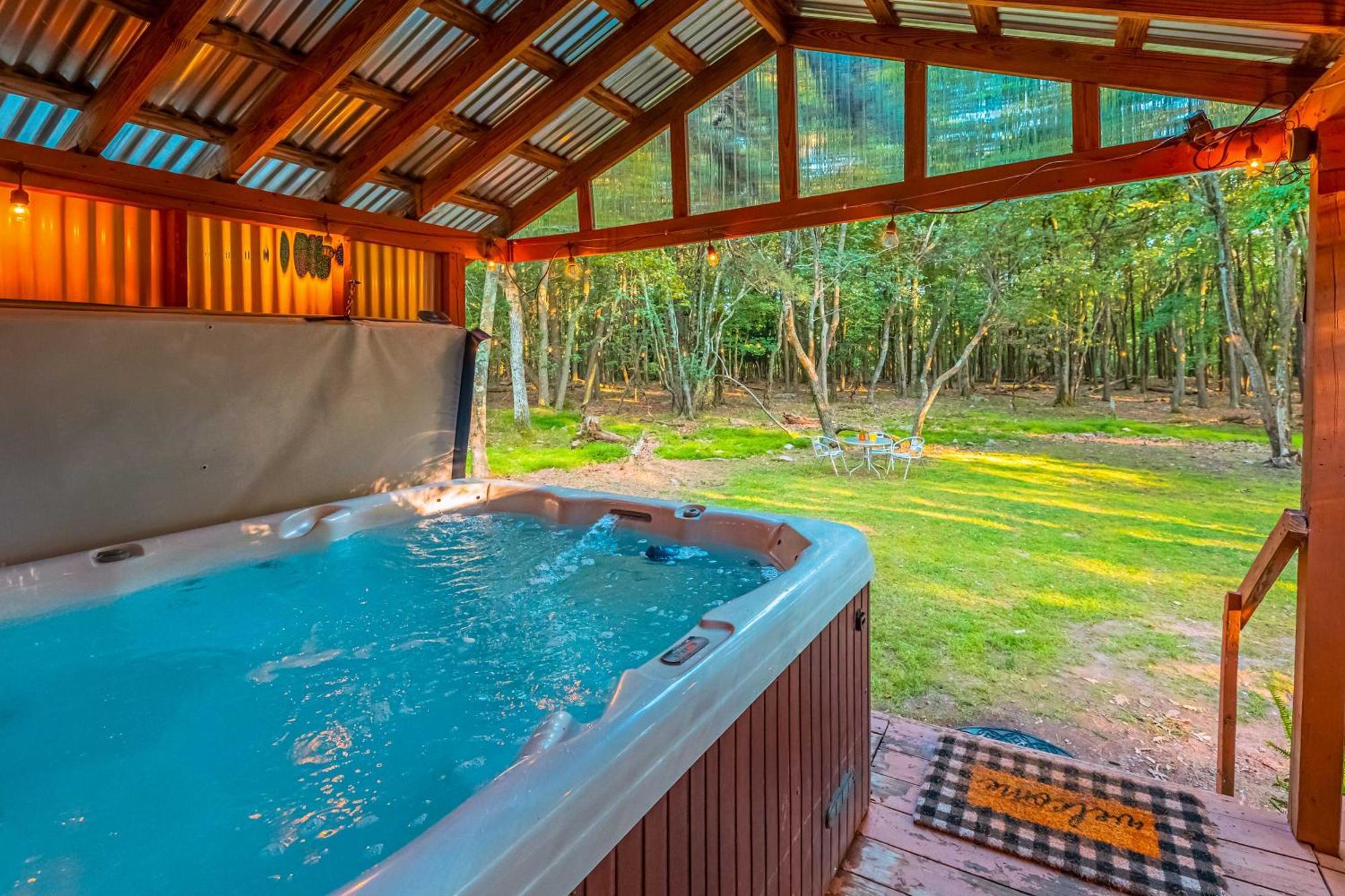 לייק הרמוני Poconos Ski Retreat With Sauna, Hot Tub, And Game Room מראה חיצוני תמונה