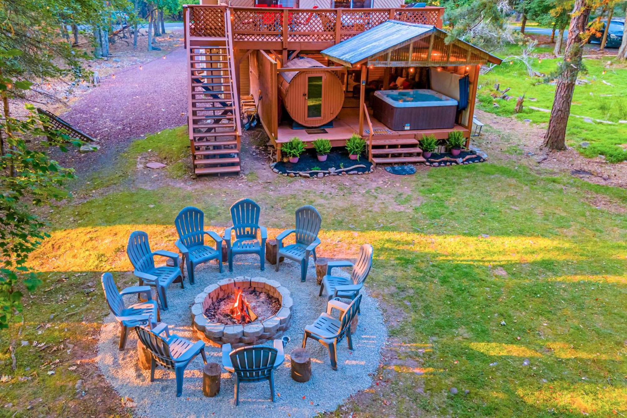 לייק הרמוני Poconos Ski Retreat With Sauna, Hot Tub, And Game Room מראה חיצוני תמונה