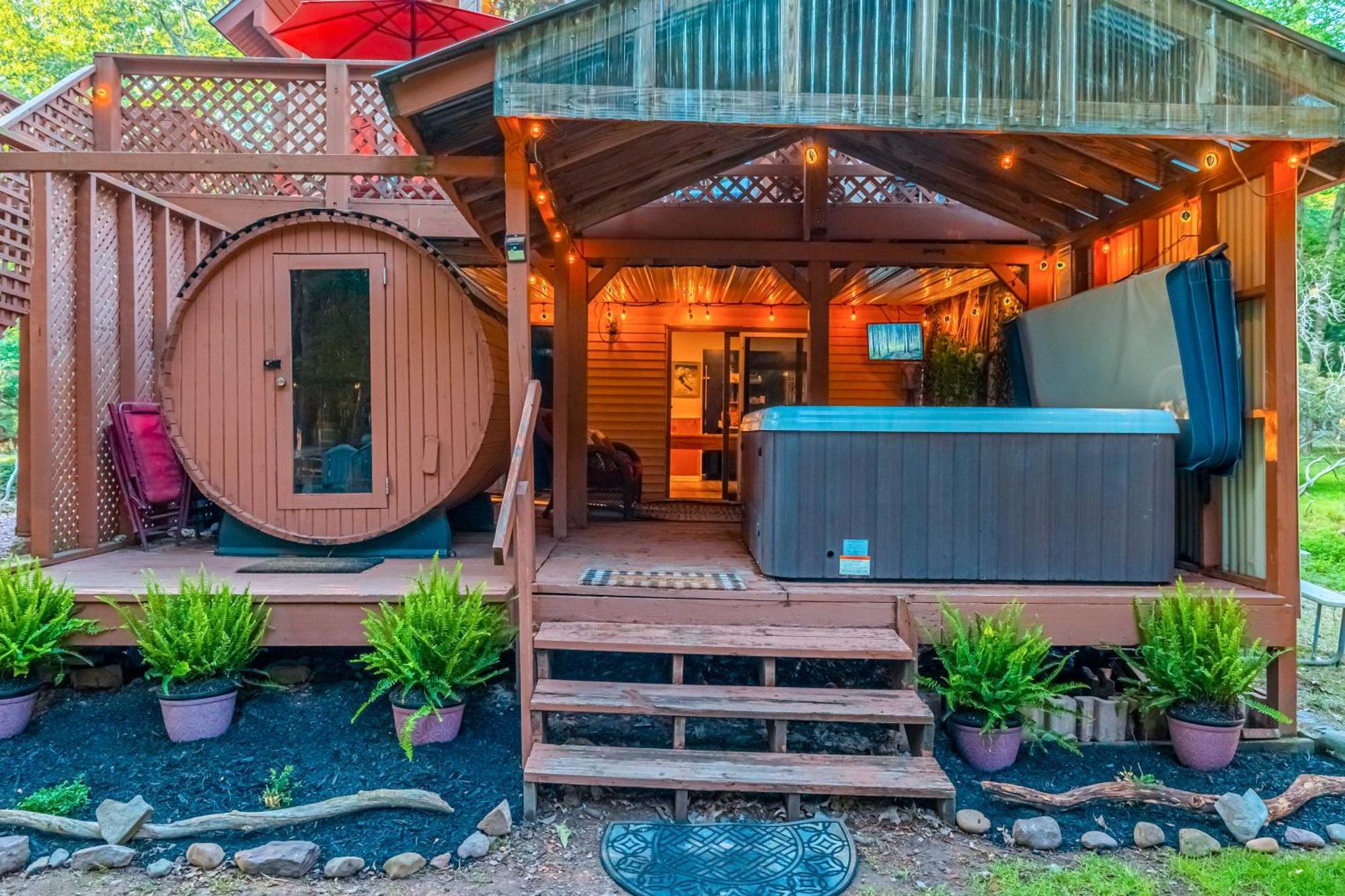 לייק הרמוני Poconos Ski Retreat With Sauna, Hot Tub, And Game Room מראה חיצוני תמונה