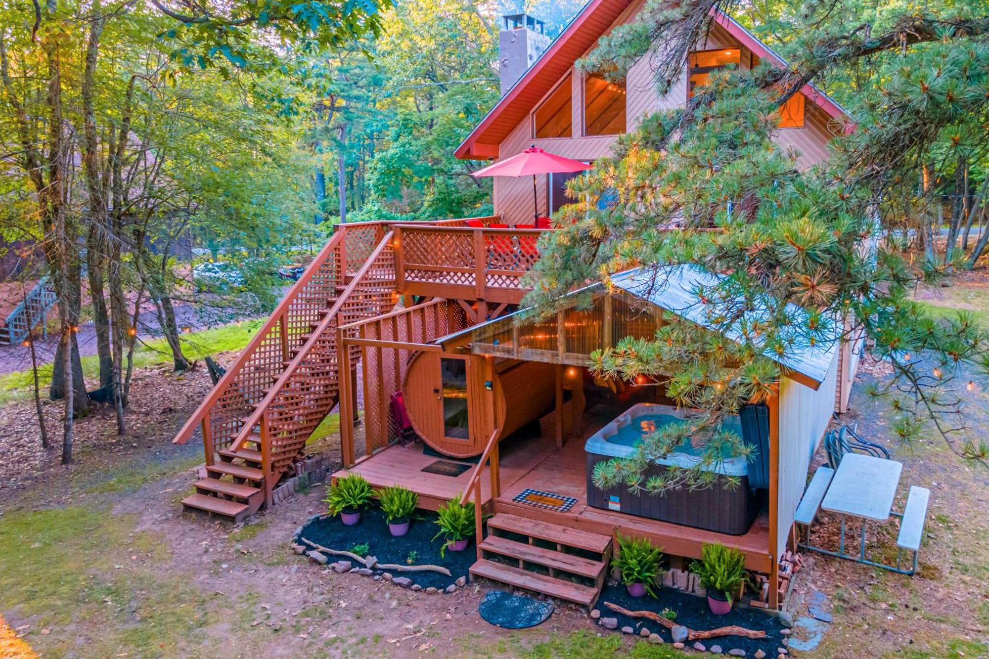 לייק הרמוני Poconos Ski Retreat With Sauna, Hot Tub, And Game Room מראה חיצוני תמונה