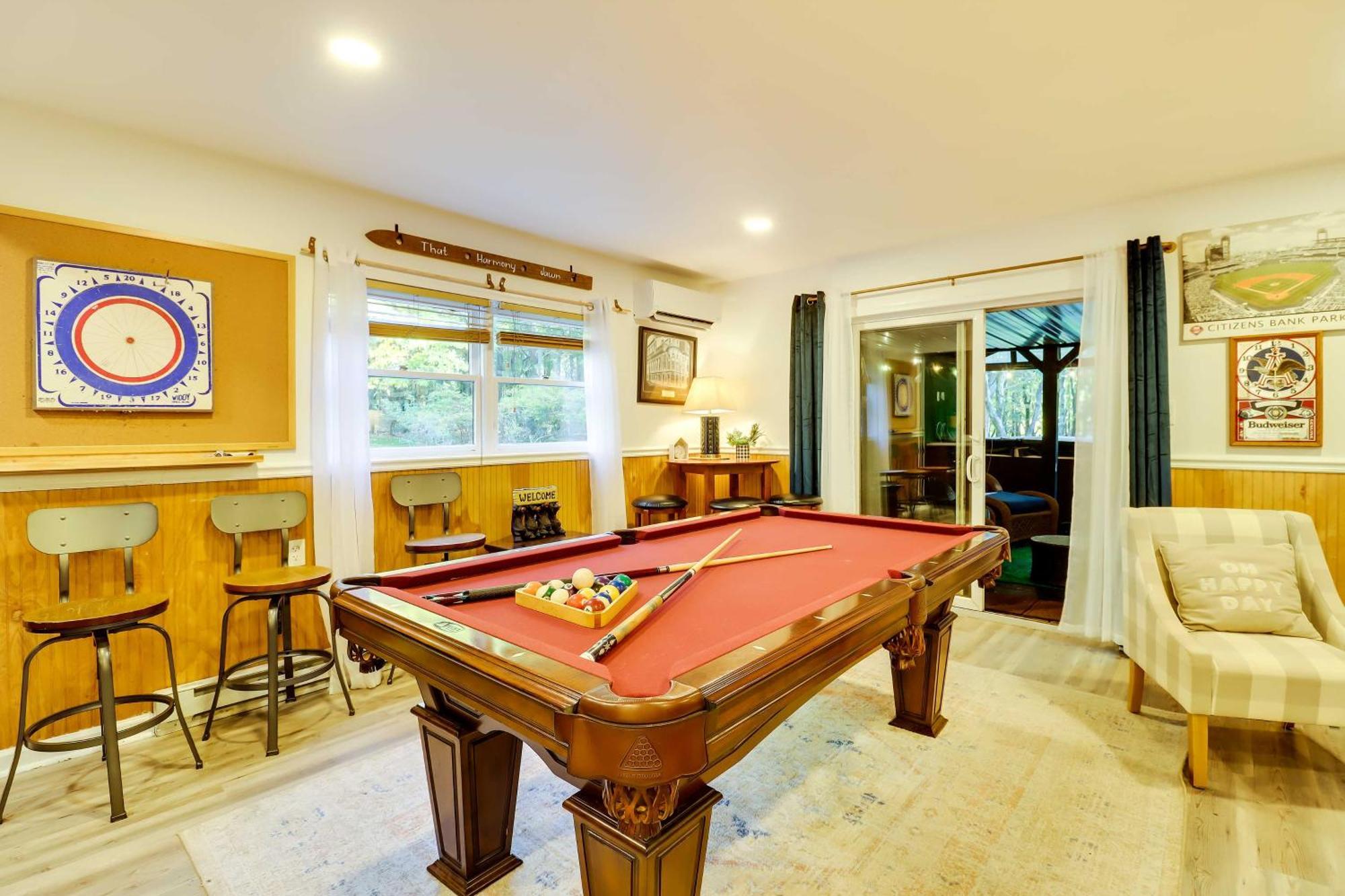 לייק הרמוני Poconos Ski Retreat With Sauna, Hot Tub, And Game Room מראה חיצוני תמונה