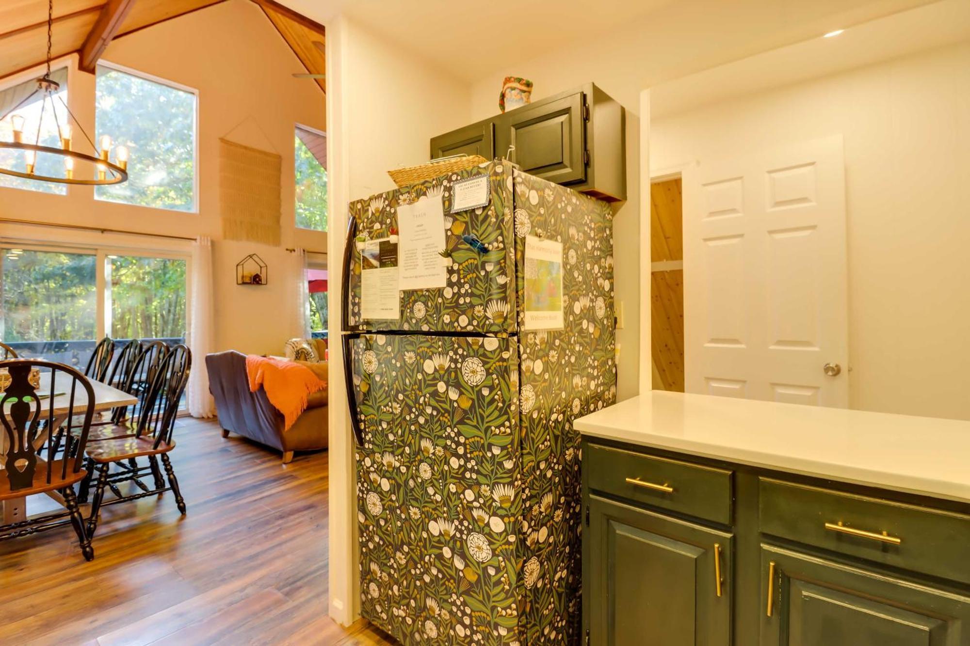 לייק הרמוני Poconos Ski Retreat With Sauna, Hot Tub, And Game Room מראה חיצוני תמונה