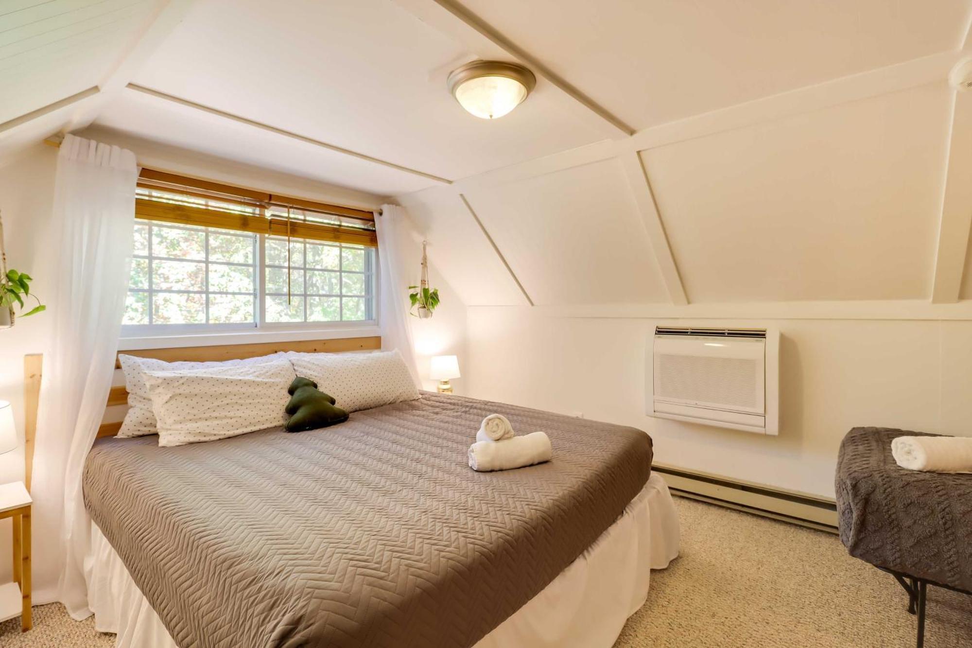 לייק הרמוני Poconos Ski Retreat With Sauna, Hot Tub, And Game Room מראה חיצוני תמונה