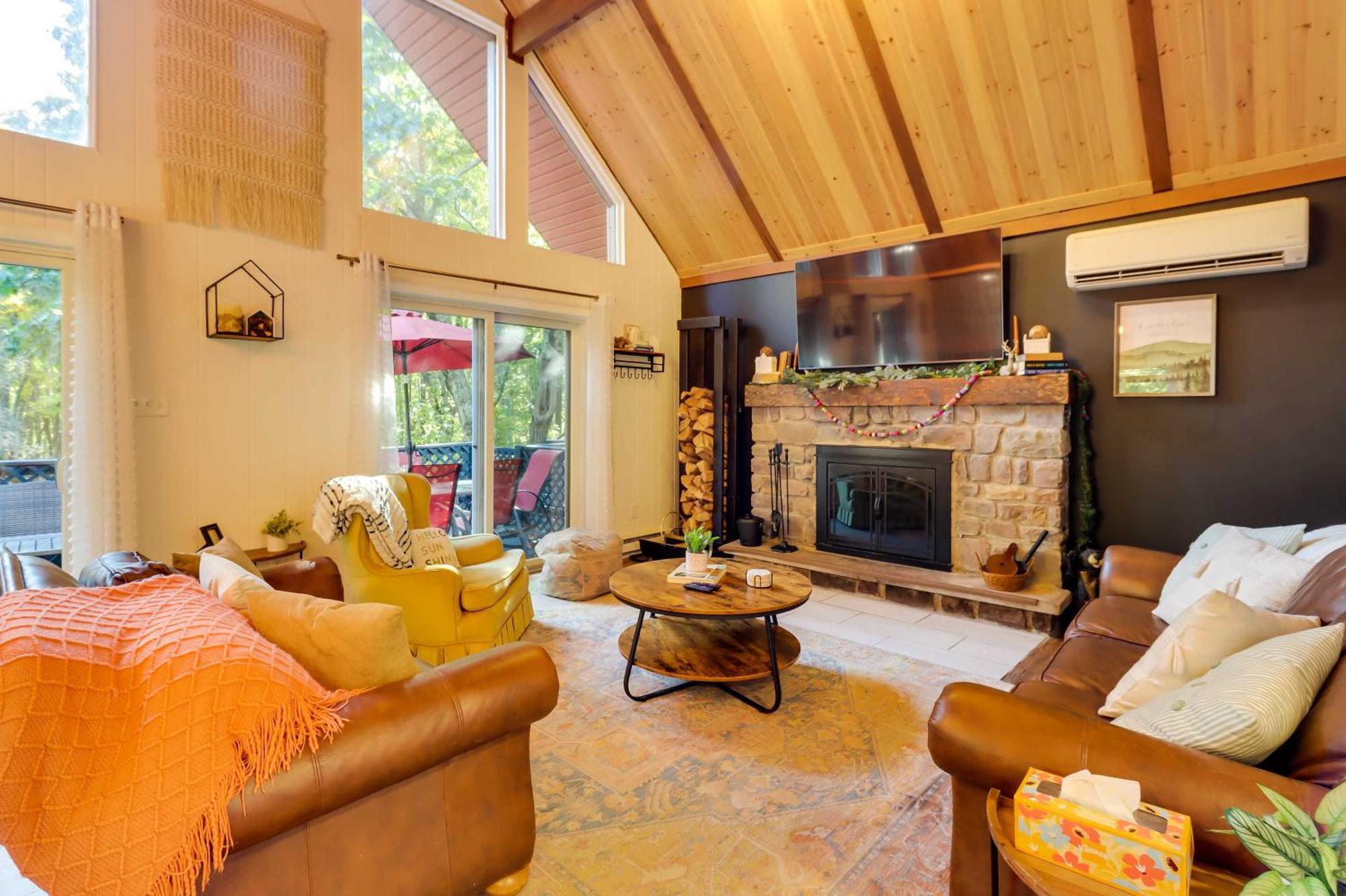 לייק הרמוני Poconos Ski Retreat With Sauna, Hot Tub, And Game Room מראה חיצוני תמונה